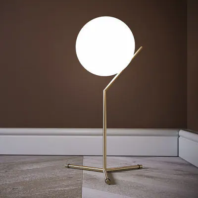 Karl Table
